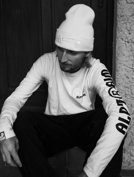 m-ls-Rider-white-Johanna2breanie