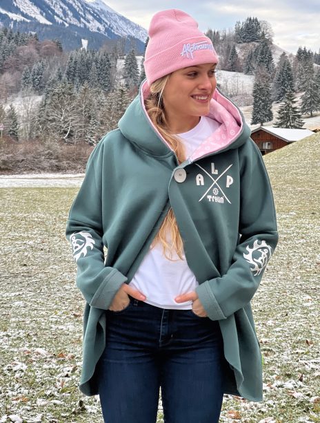 poncho-Adventure-silverpine-beanie-SIGN